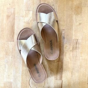 SODA Metallic Gold Crisscross Slide Sandals - Size 7